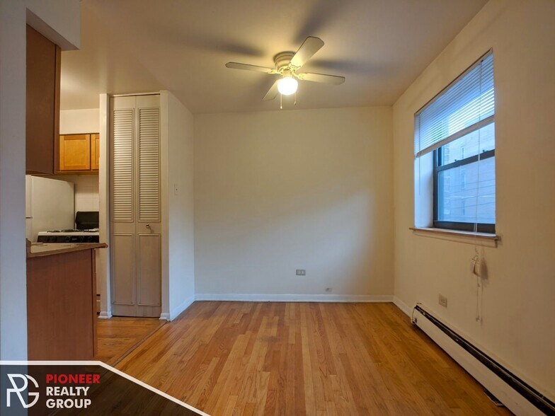 Building Photo - 502 W Briar Pl