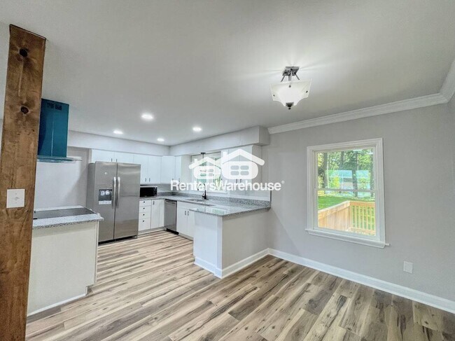 Building Photo - 5 Paddock Dr