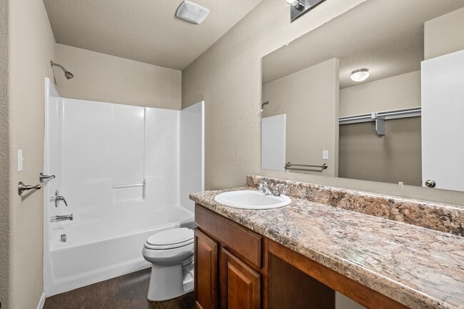 Building Photo - Beautiful and Spacious Home!