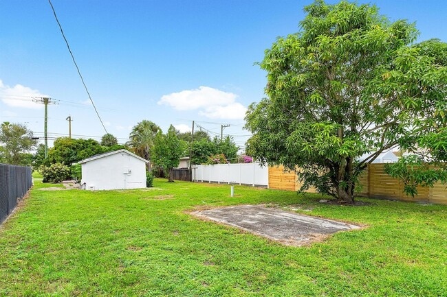 Building Photo - 107 SW 4th Ave