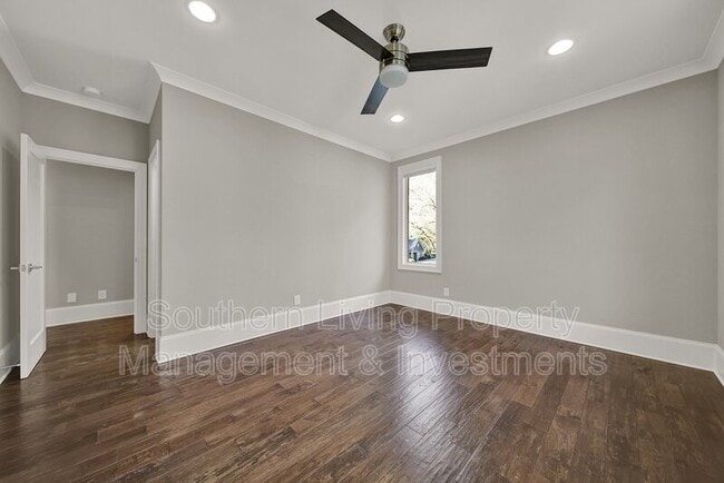 Building Photo - 2011 Sharon Ave