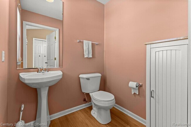 Building Photo - 7164 Richmond Dr