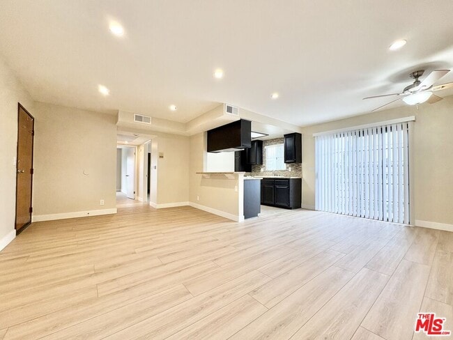 Building Photo - 6202 Fulton Ave