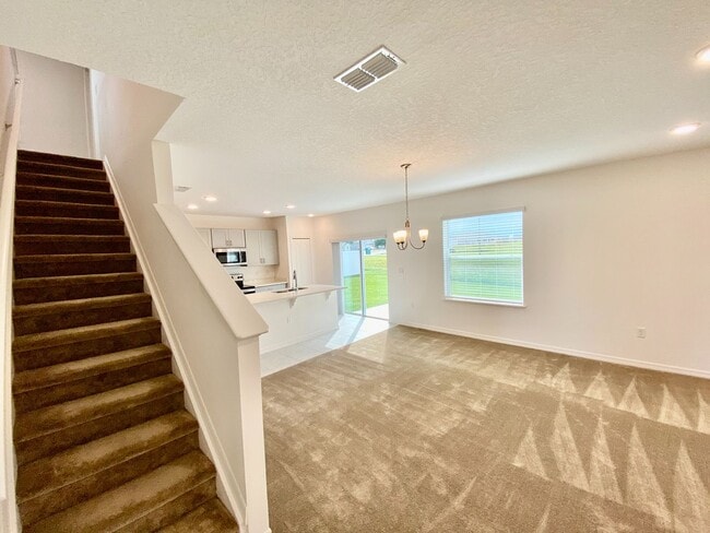 Building Photo - Beautiful Home for rent in Poinciana - 4 bed 2.5 bath plus large bonus room