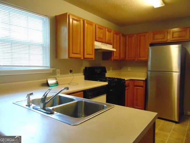 Building Photo - 645 Ell St