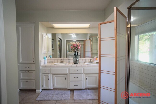 Building Photo - FULLY FURNISHED, Beautiful Home Located In Rosedale Area!