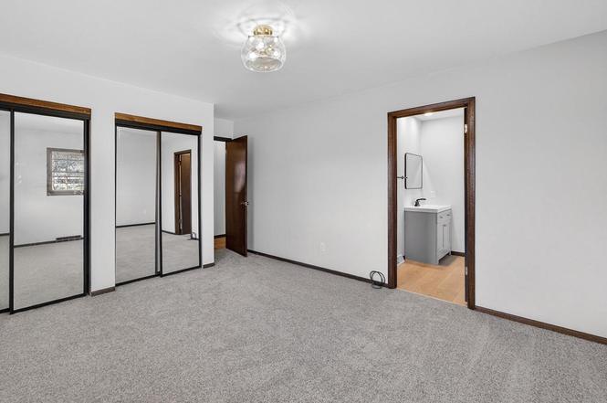 Building Photo - 5736 Pembroke Dr