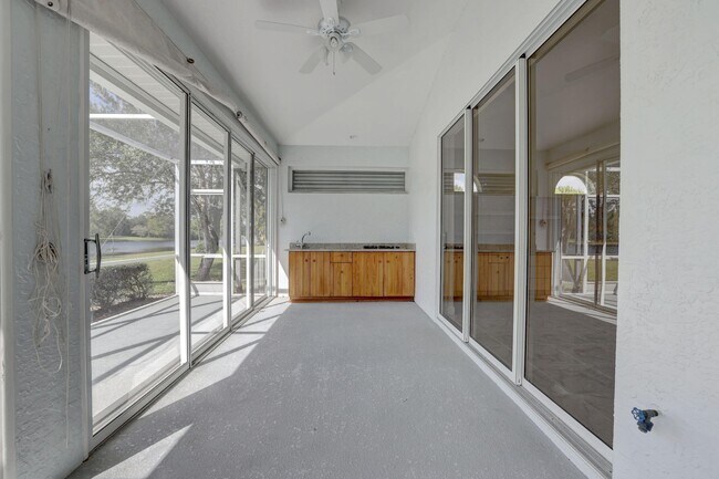Building Photo - 8028 Plantation Lakes Dr