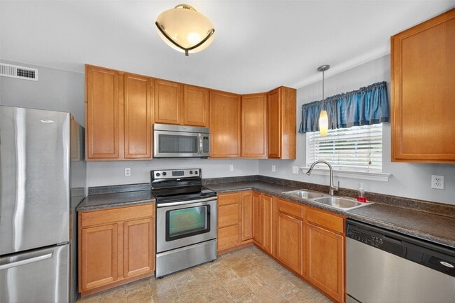 Building Photo - 1313 Piedmont Cir