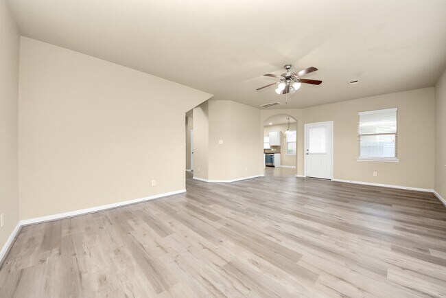 Building Photo - 6106 Grassy Haven Ln