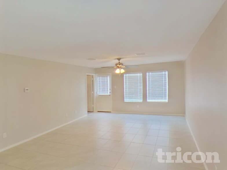 Building Photo - 112 Cornstalk Ln