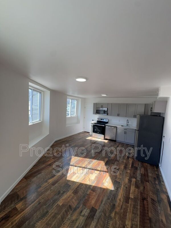 Building Photo - 730 N Main St