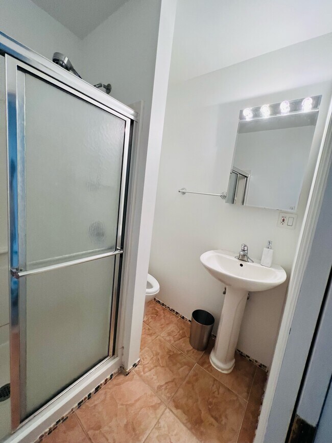 Building Photo - 178 Regent St