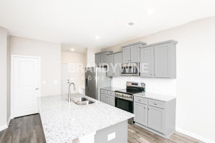 Building Photo - 506 Glenmanor Dr