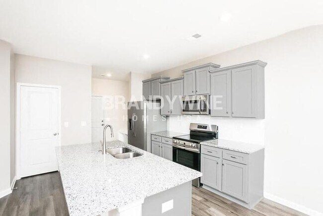 Building Photo - 506 Glenmanor Dr