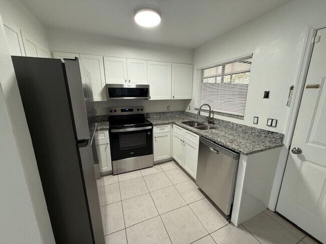 Building Photo - 133 Garden Dr