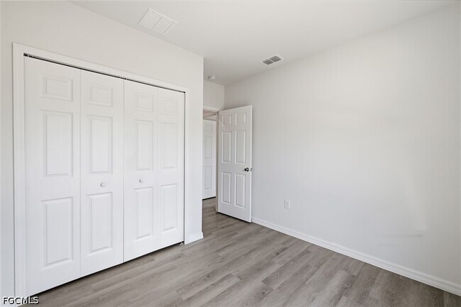 Building Photo - 1406 Ford Cir