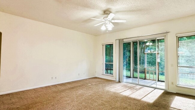 Building Photo - 3 bed/2 bath home, conveniently located in quiet Meadowfield Bluff