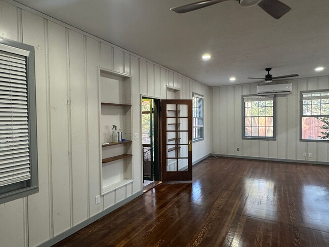 Building Photo - Remodeled unit in Durham.