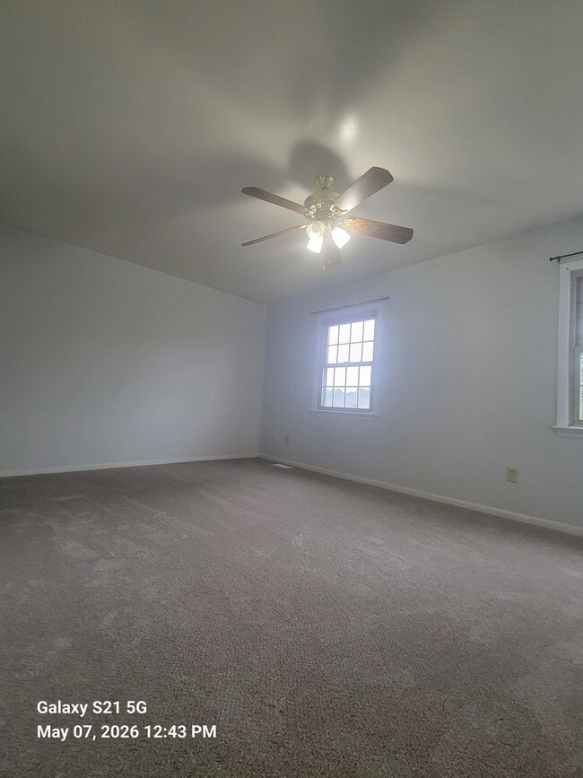 Building Photo - 4 bedroom 3.5 bathrooms townhouse in Kempsville.