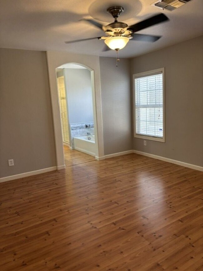 Building Photo - LOVELY SINGLE LEVEL 3 BEDROOM W/DEN 2 BATH PEORIA HOME VERY CLEAN!