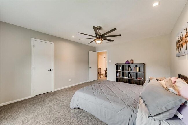 Building Photo - 15819 El Estado Dr