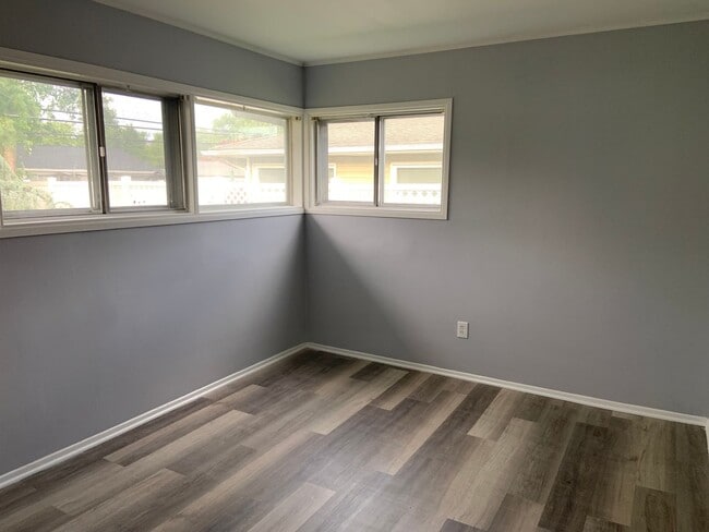 Building Photo - Beautiful Large 3 bedroom 2 bath in Levitt...