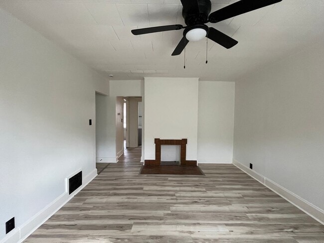 Building Photo - 3 Bedroom Duplex