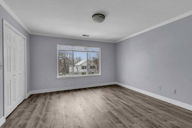Building Photo - 190 Spruce St
