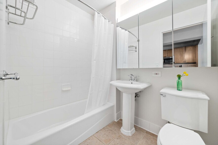 Building Photo - 1501 Lexington Ave