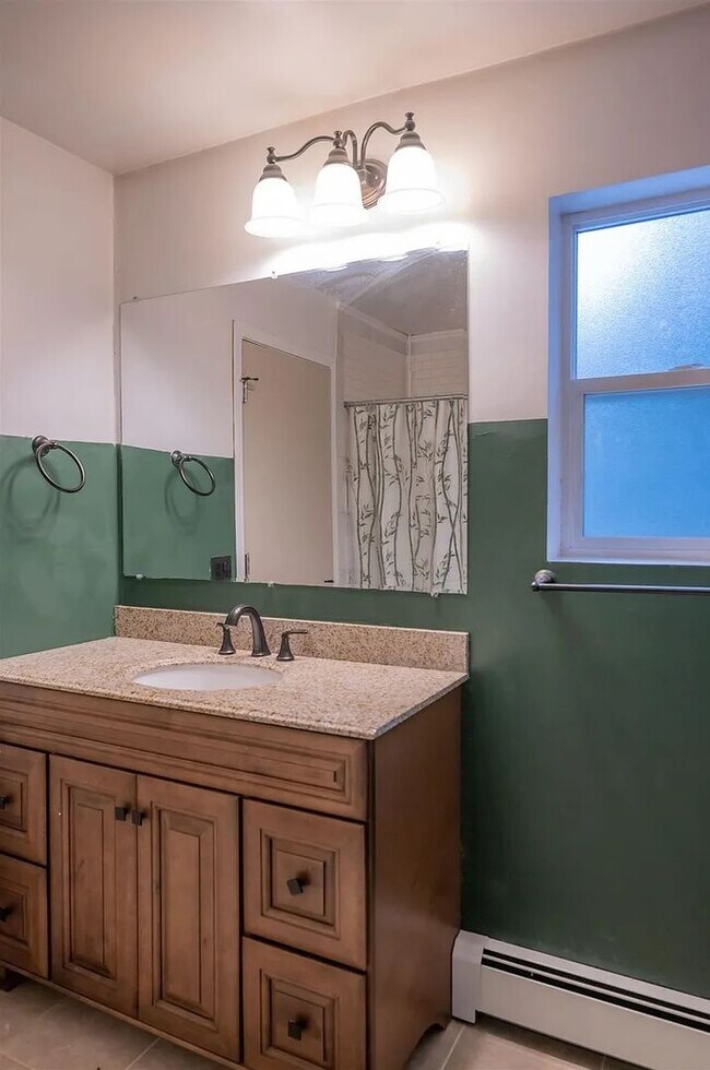 Building Photo - 5565 Cottonwood Dr