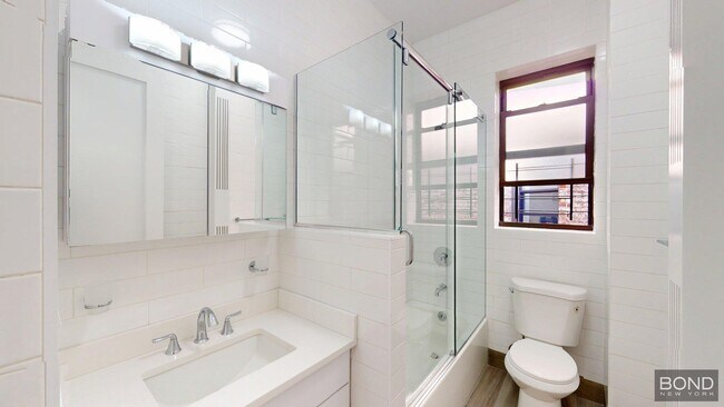 Building Photo - 26 E 91st St