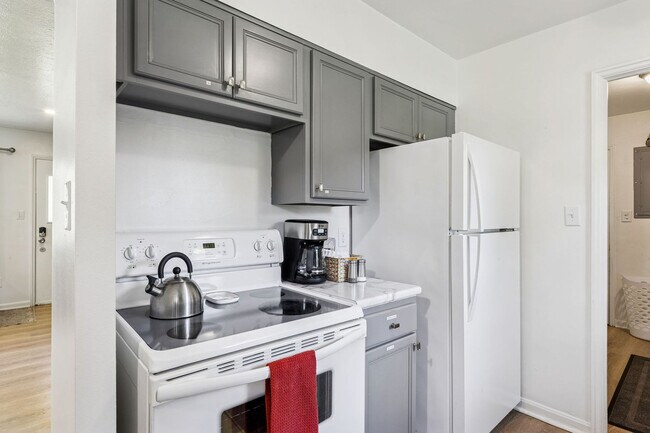 Building Photo - 6484 Aylesworth Dr