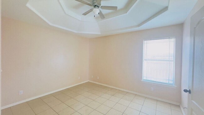 Building Photo - 616 Horizon Peak