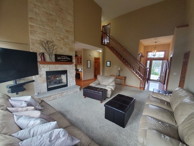 Building Photo - Menomonee Falls 4 bedroom