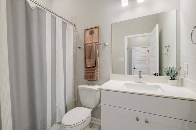 Building Photo - Bright & Charming Fantine Fields Home