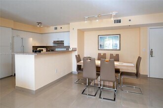 Building Photo - 2 bedroom in Aventura FL 33180