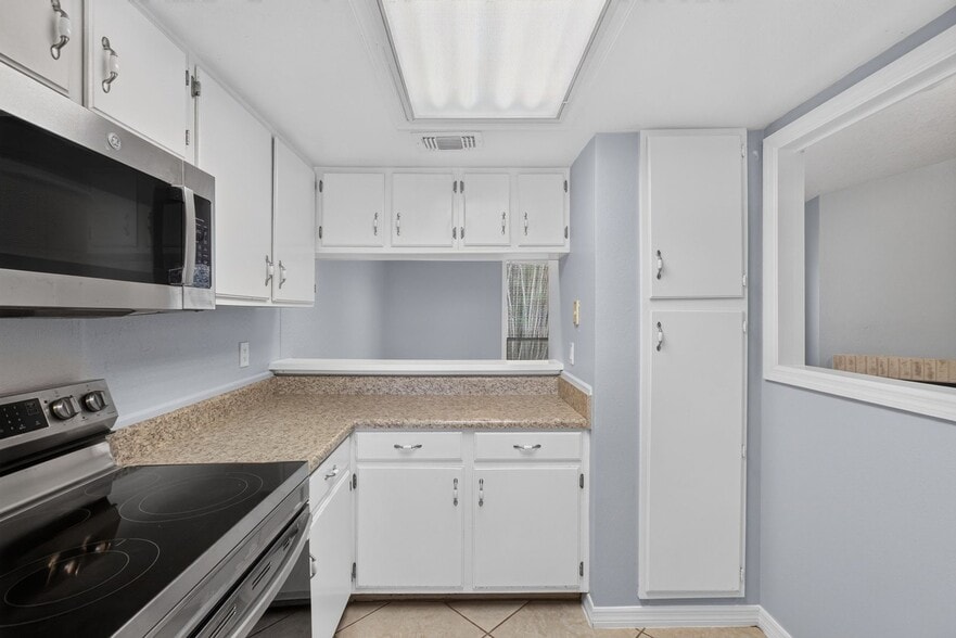 Building Photo - 659 Montego Bay Ct