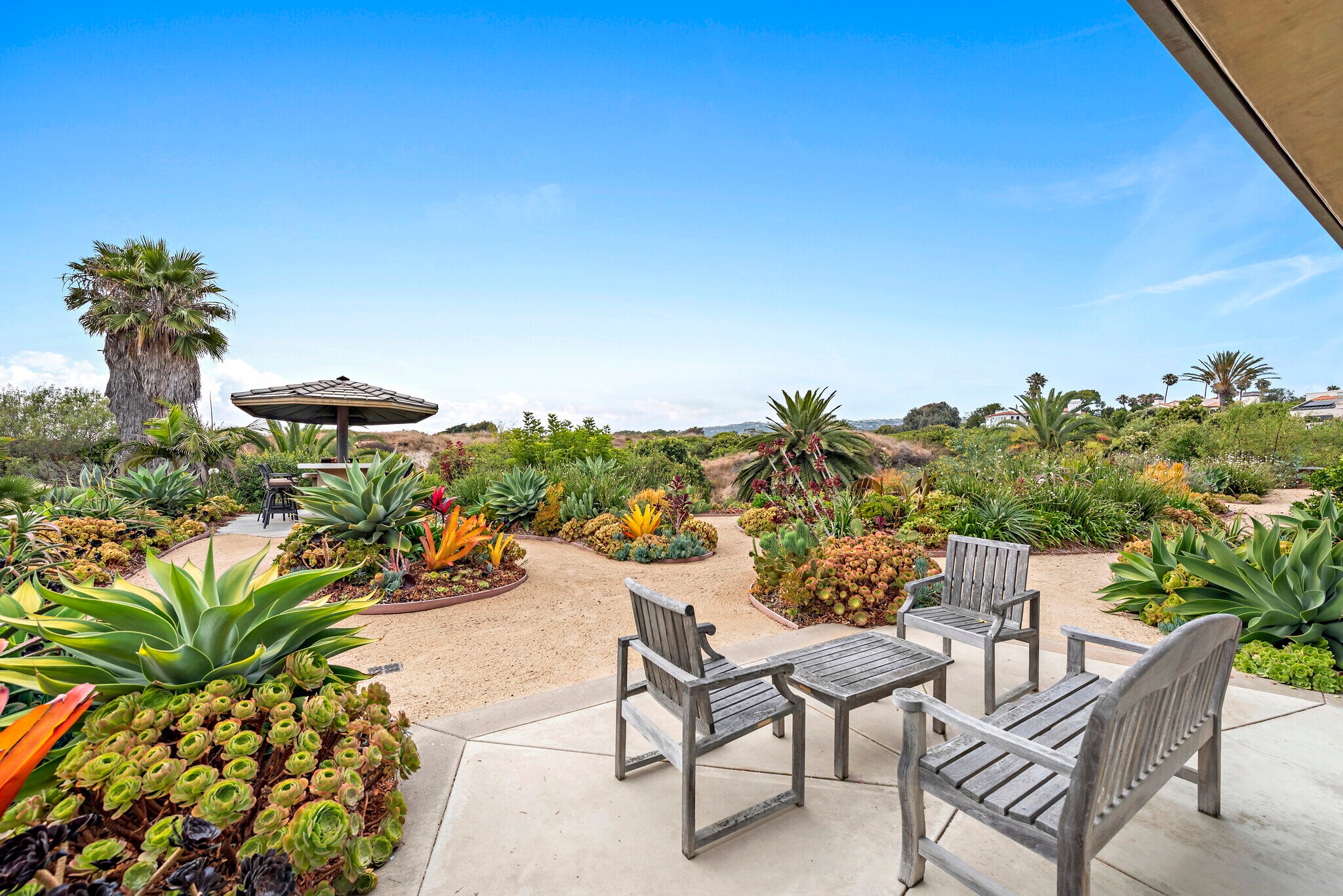 Building Photo - 3811 Vista Blanca
