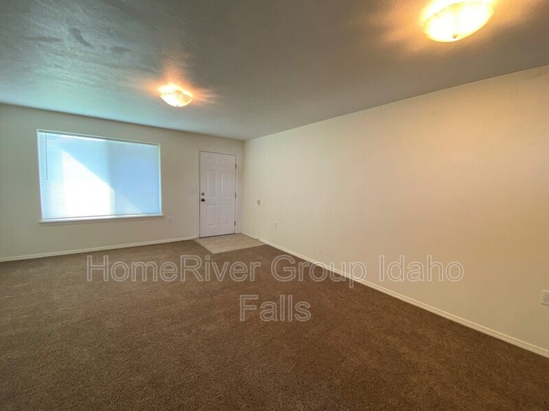 Building Photo - 3184 Chasewood Dr
