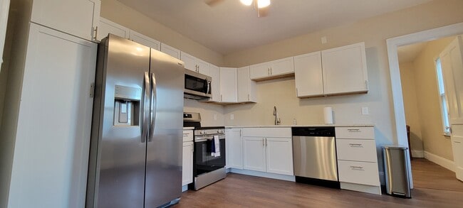 Building Photo - 628 25th St