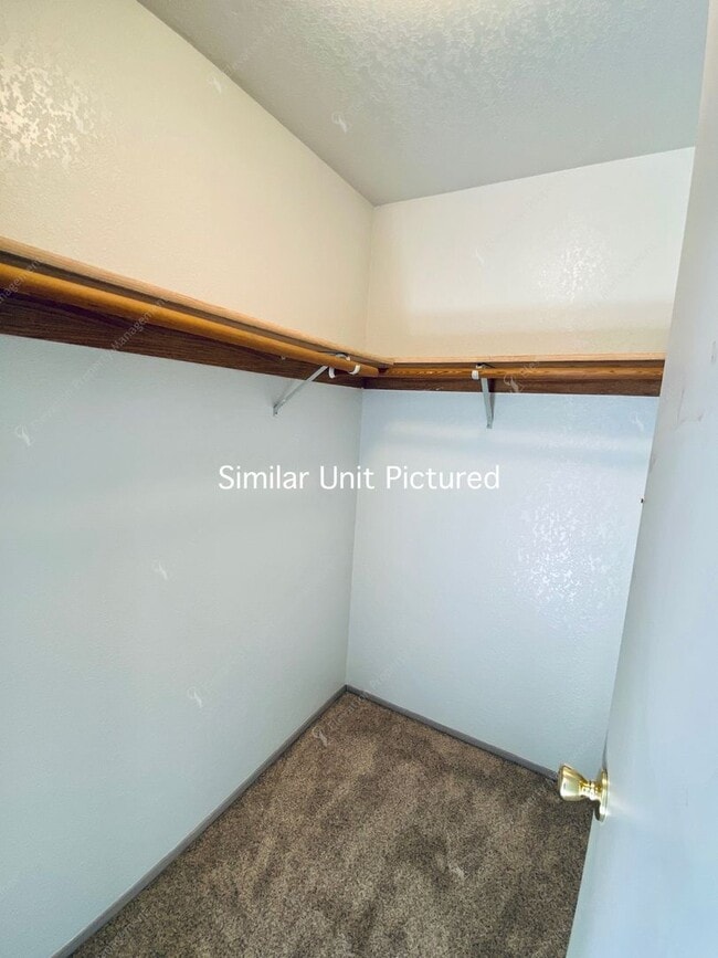 Building Photo - 2810 NE Mesa Ct