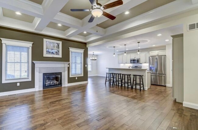 Building Photo - 1811 Spartan Dr