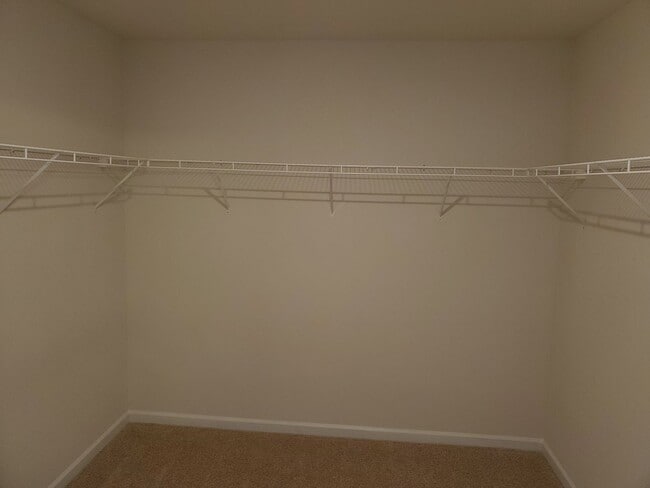Building Photo - Beautiful Home minutes from the airport!