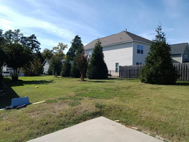 Building Photo - Deeded Boat Slip Comes with Home in Gated ...
