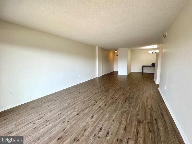 Building Photo - 1300 Army Navy Dr