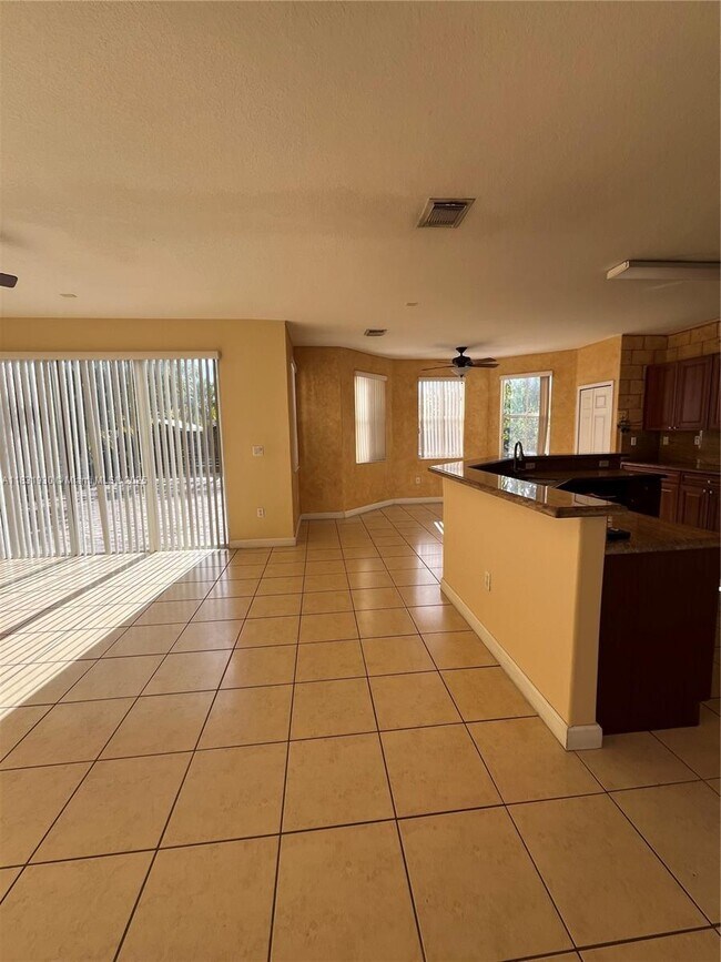 Building Photo - 9140 SW 153rd Ave