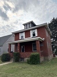 Building Photo - Updated 3 Bedroom 1 Bathroom in North Vers...