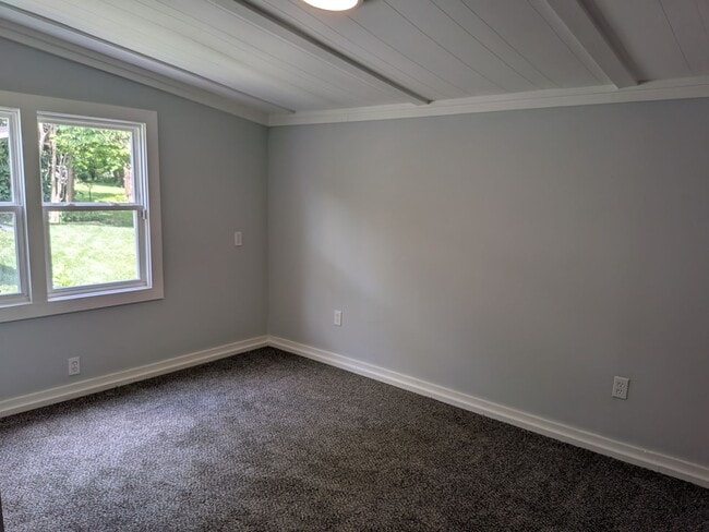 Building Photo - Move in Ready 4 Bed 2 Bath House