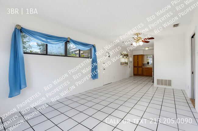 Building Photo - 271 Wayside Dr
